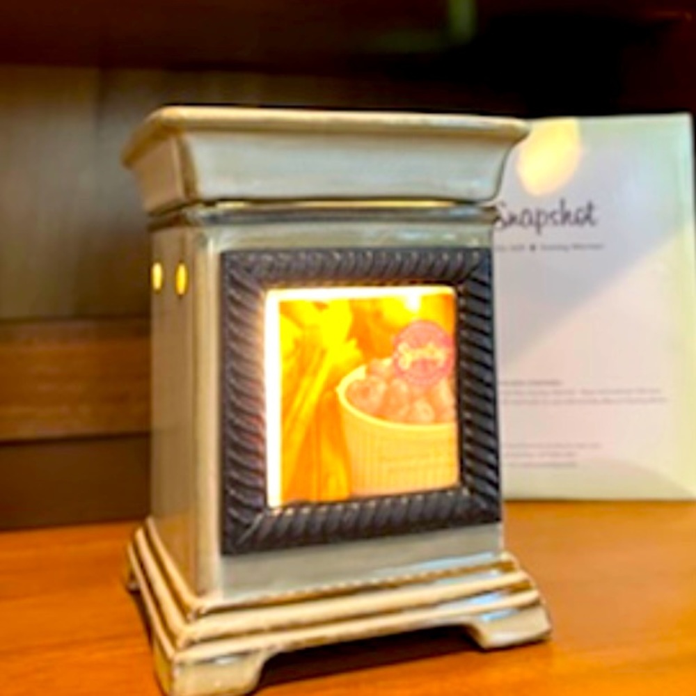Scentsy Snapshot with Picture Fame Full Size Retired Warmer